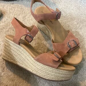 Lucky pink sandals, size 9